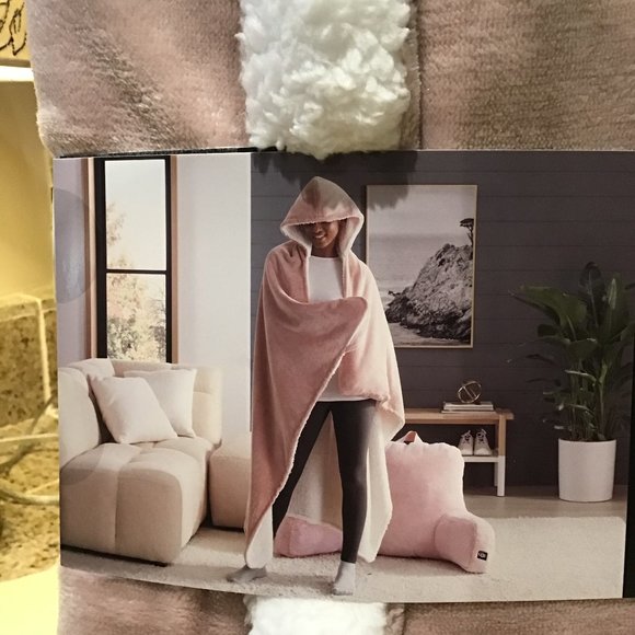 UGG Bedding New Ugg Avery Hooded Throw Rose Waterblush Poshmark